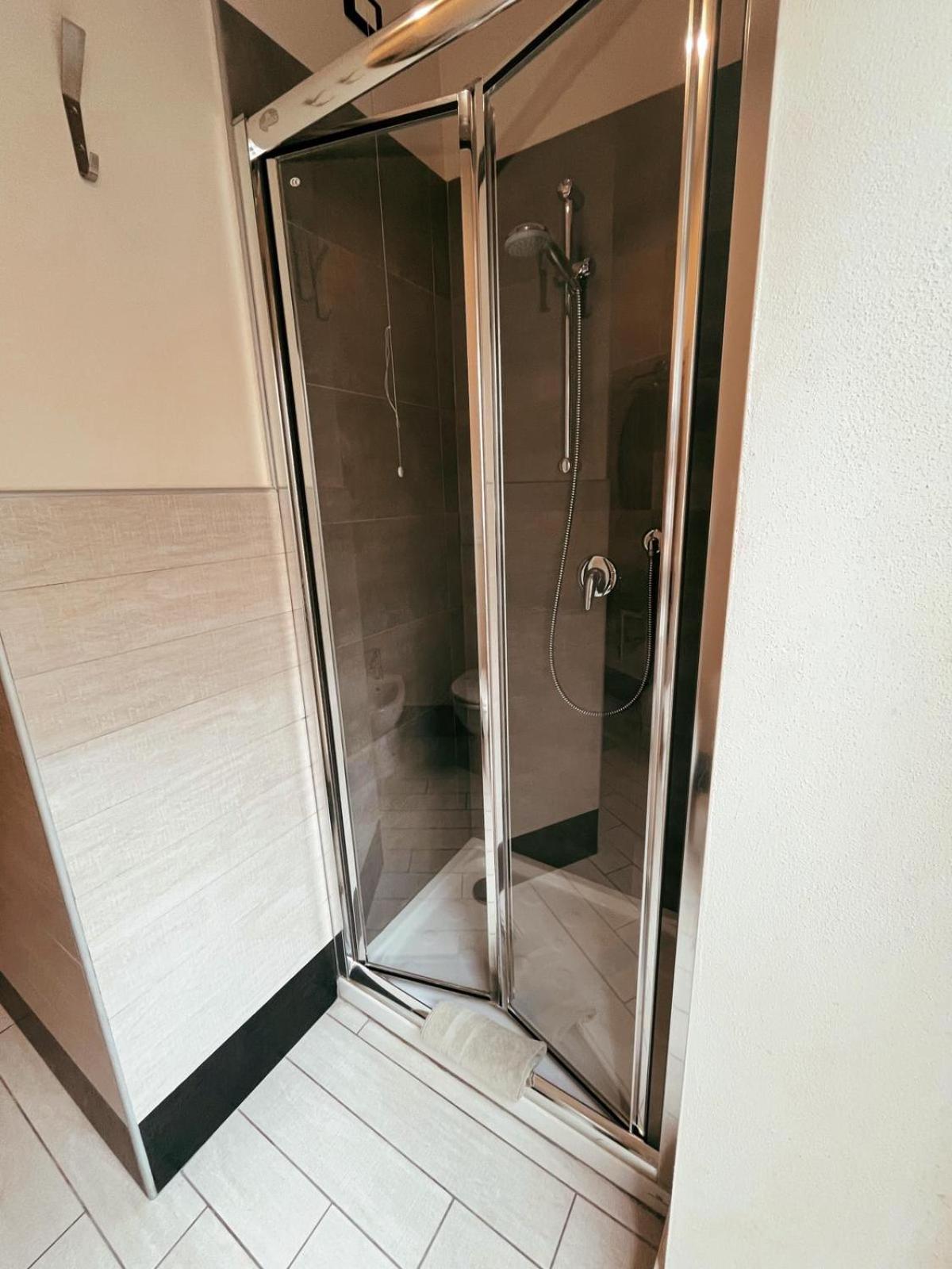 Camera Matrimoniale/Doppia con Letti Singoli con Bagno Privato Esterno